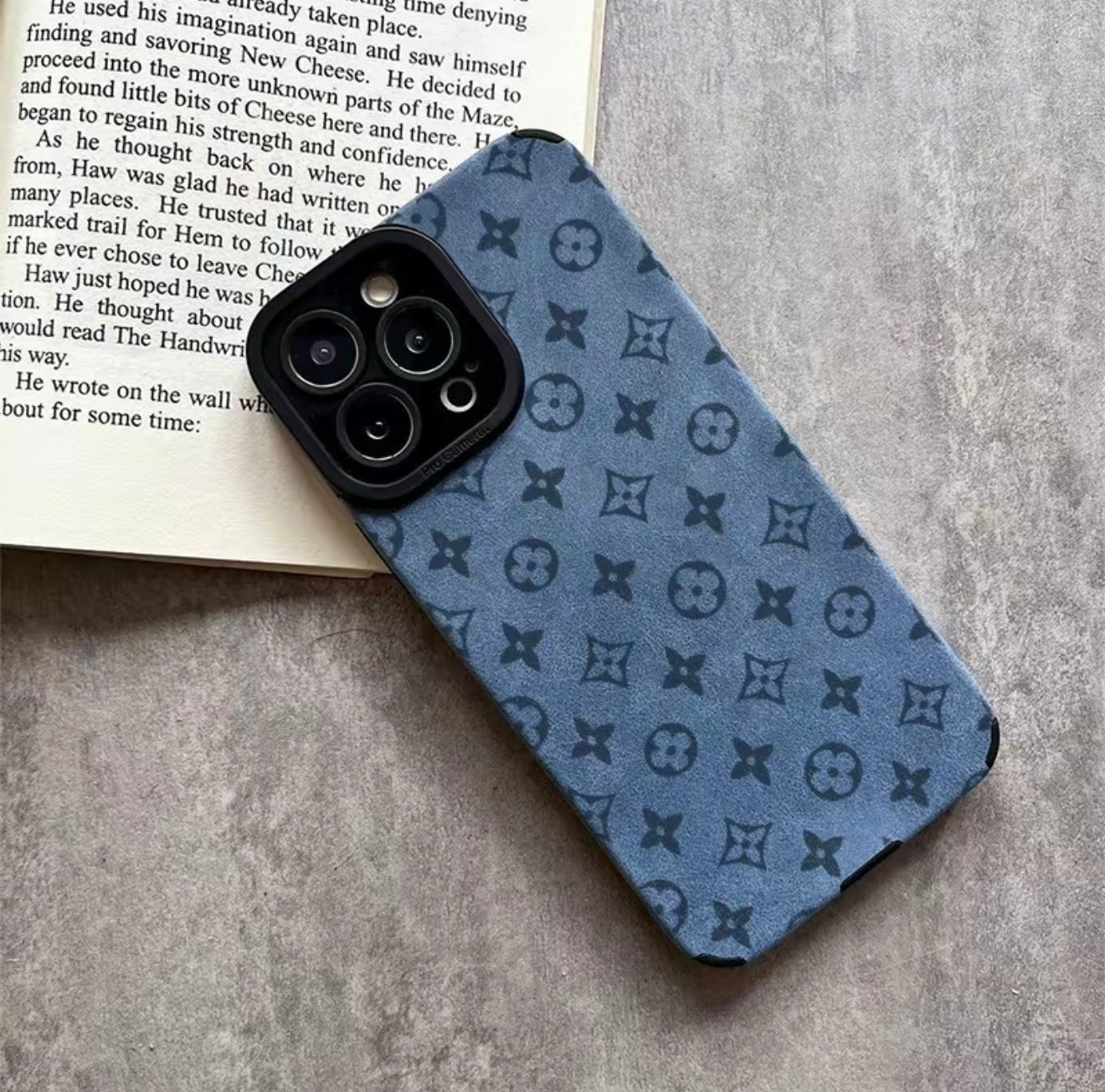 Coque de téléphone en fourrure Vintage Bloom
