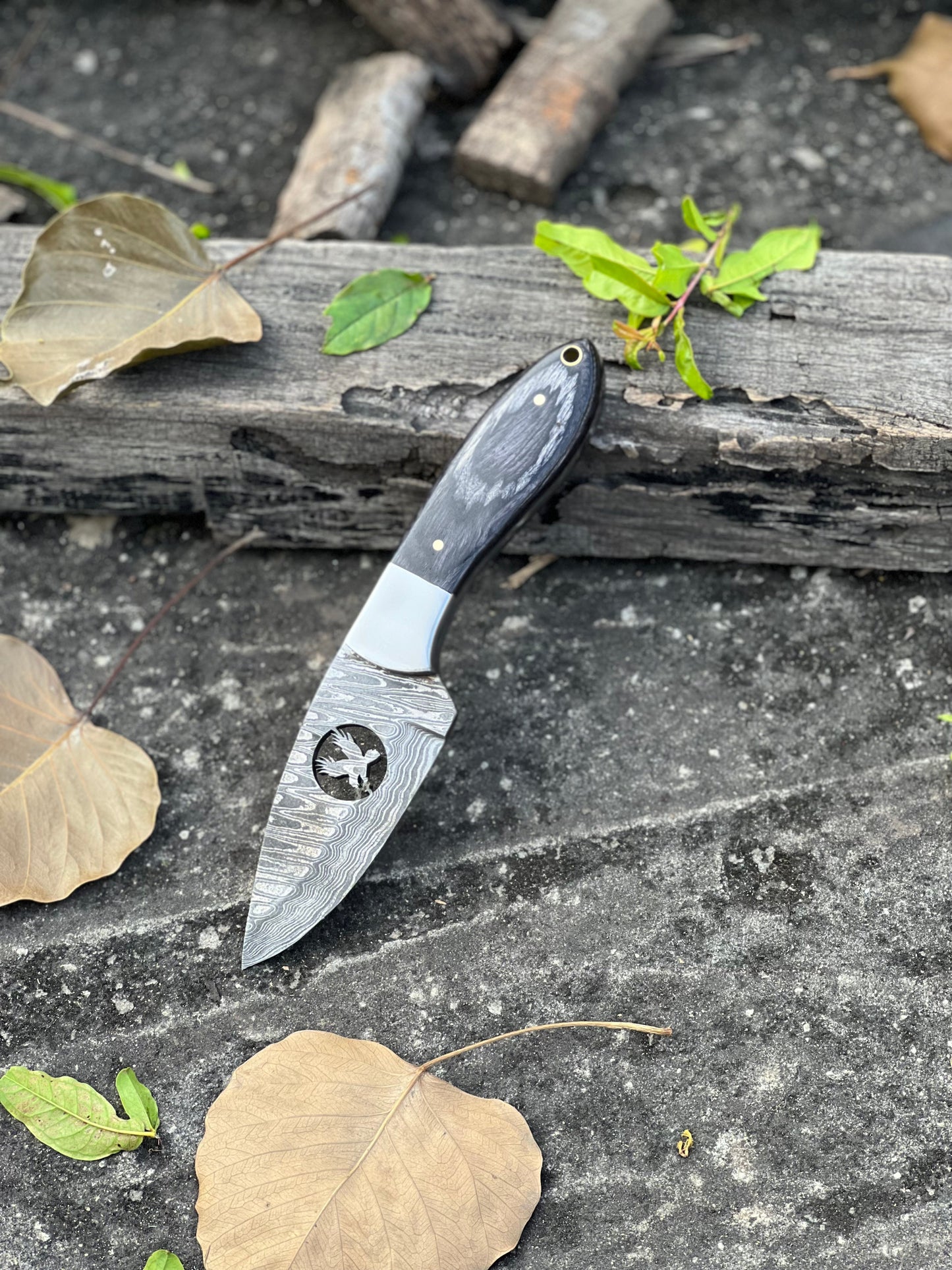 Custom Damascus Steel Fixed Blade Knife - Perfect for Hunting - Korvel