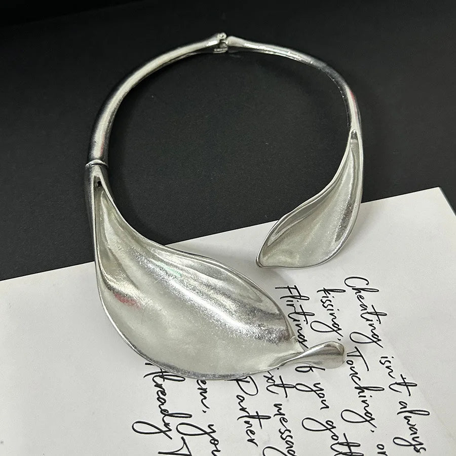 Metal leaf shaped flower bracelet bracelet - Korvel