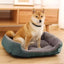 Cama para mascotas de felpa suave y acogedora con fondo impermeable