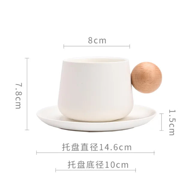 Ensemble de tasse et soucoupe en céramique élégante
