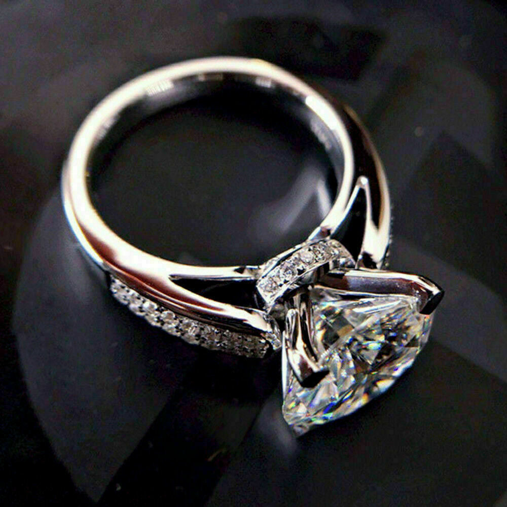 Korean version of light luxury fashion four claw flower bud simulation diamond ring engagement and proposal ring - Korvel