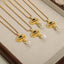 Collier géométrique en acier titane avec perles d'eau douce