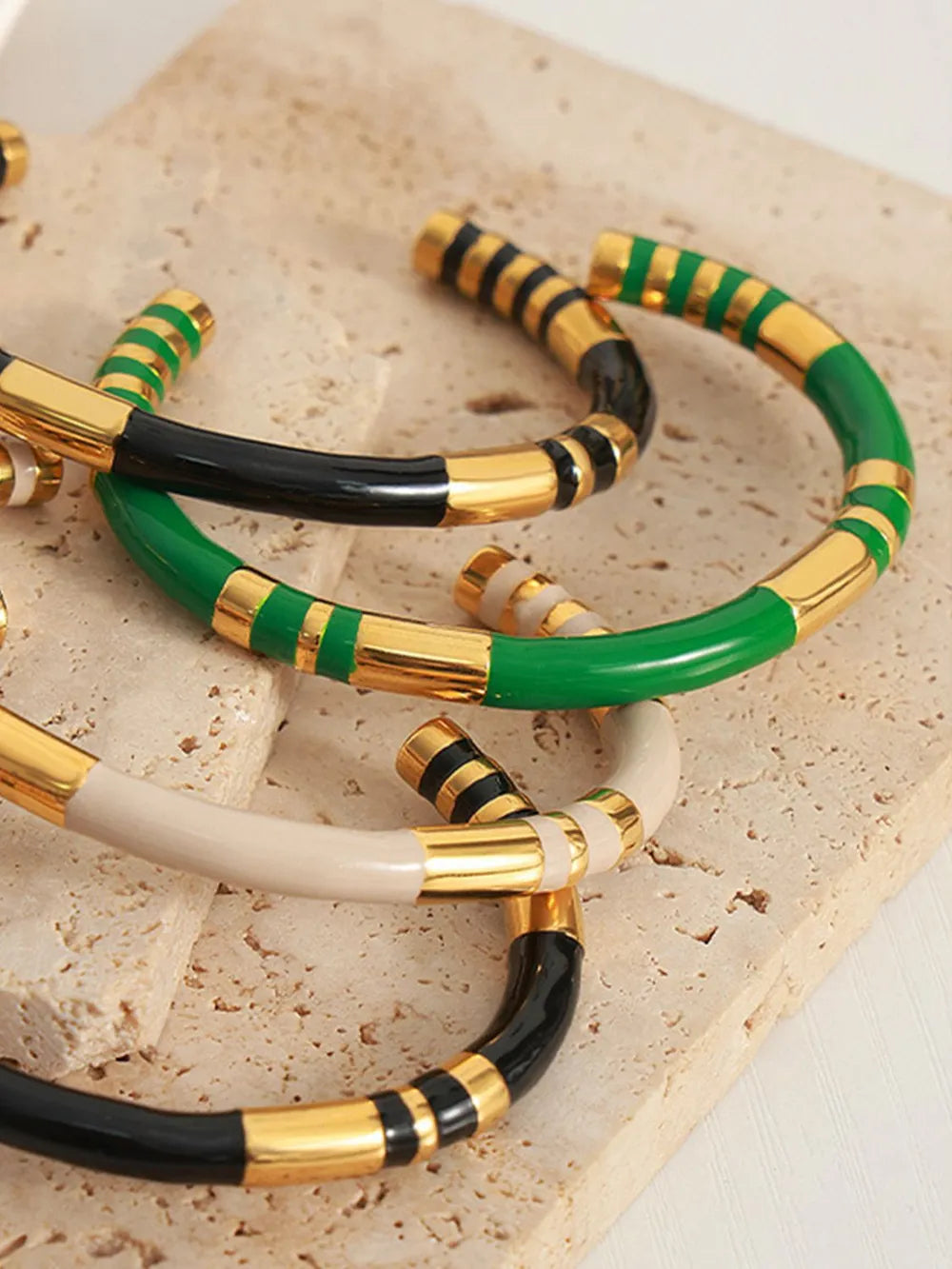 Brazalete de Pulsera de Acero de Titanio con Esmalte Elegante
