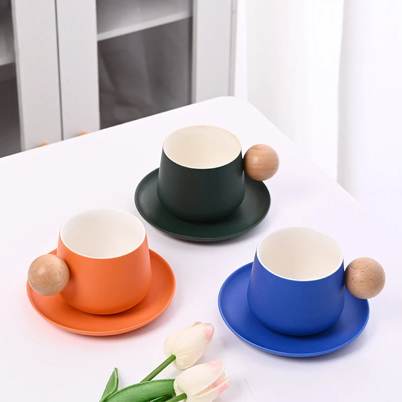 Ensemble de tasse et soucoupe en céramique élégante