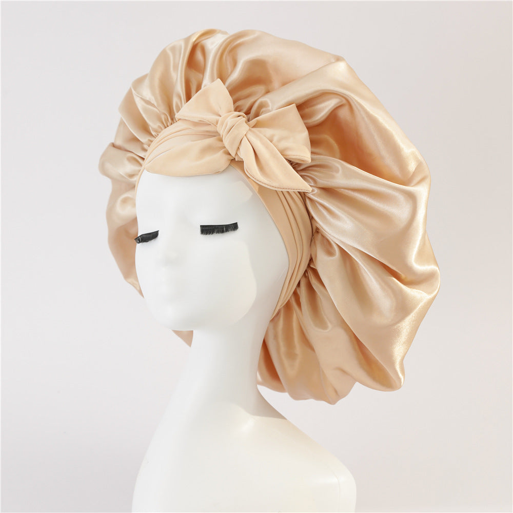 Turban élégant à large bord avec détail en nœud
