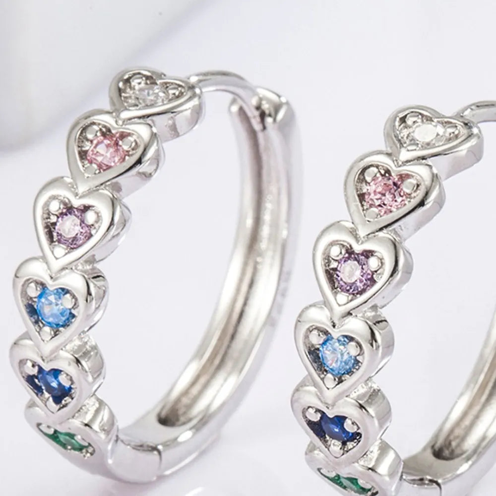 Pendientes Huggie de Corazón Incrustados de Zirconita en Plata de Ley 925