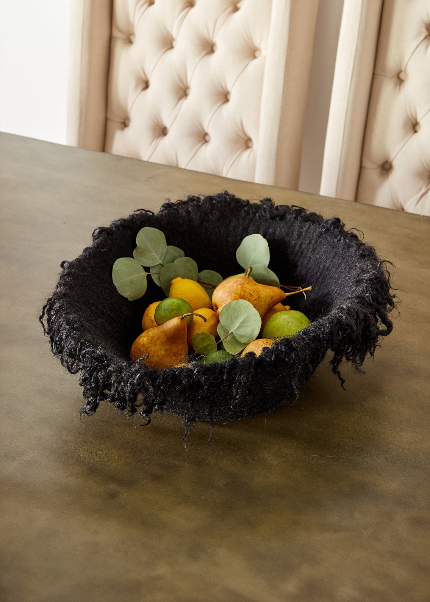 Bol décoratif en laine de Karakul et mohair noir avec franges