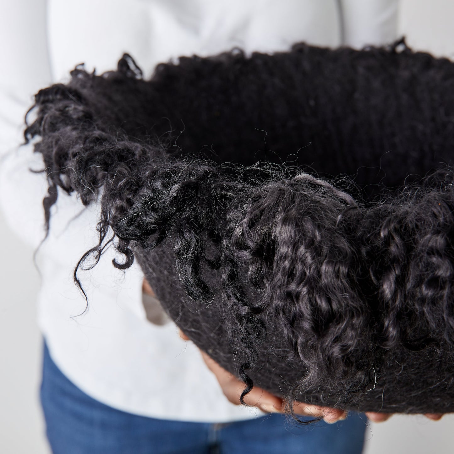 Bol décoratif en laine de Karakul et mohair noir avec franges