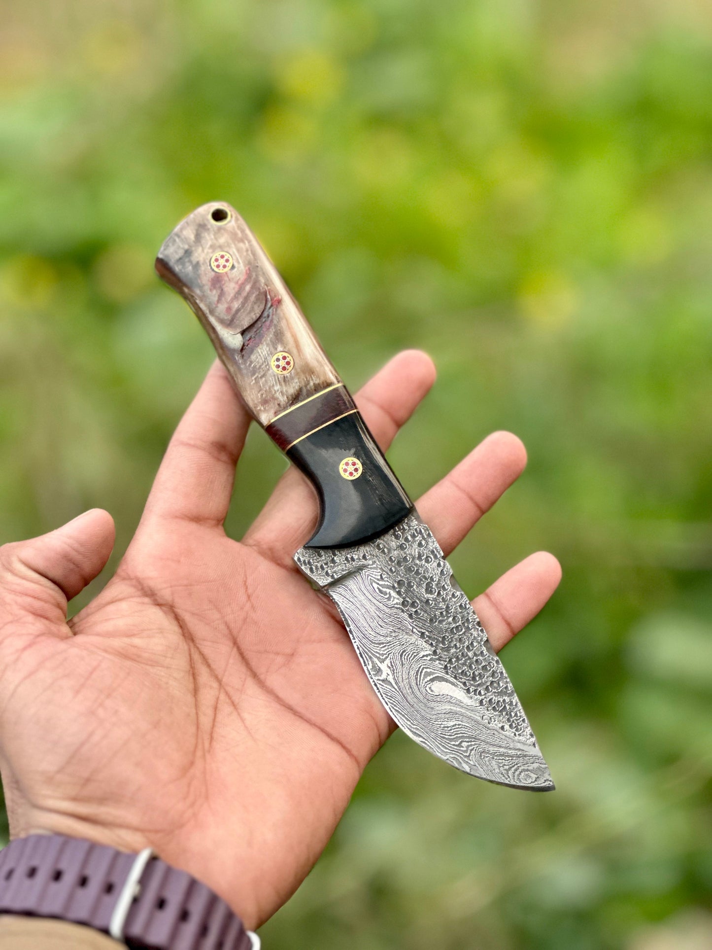Premium 9" Damascus Steel Hunting Knife with Sheep Horn/Resin Handle & Leather Sheath - Korvel