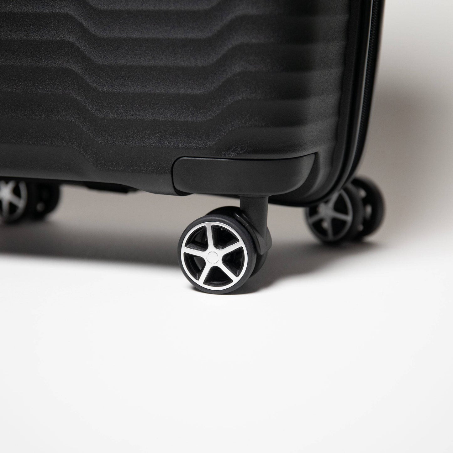 Premium 24-Inch Black Hardcase Spinner Luggage with TSA Lock - Korvel