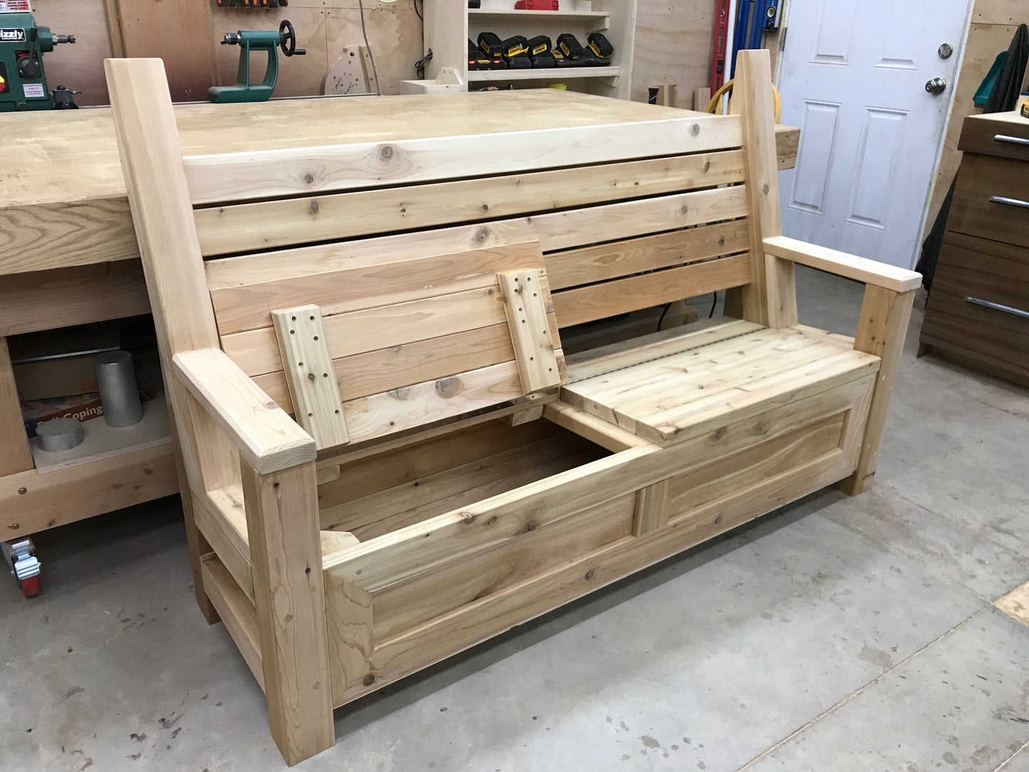 Banc de jardin élégant avec rangement caché