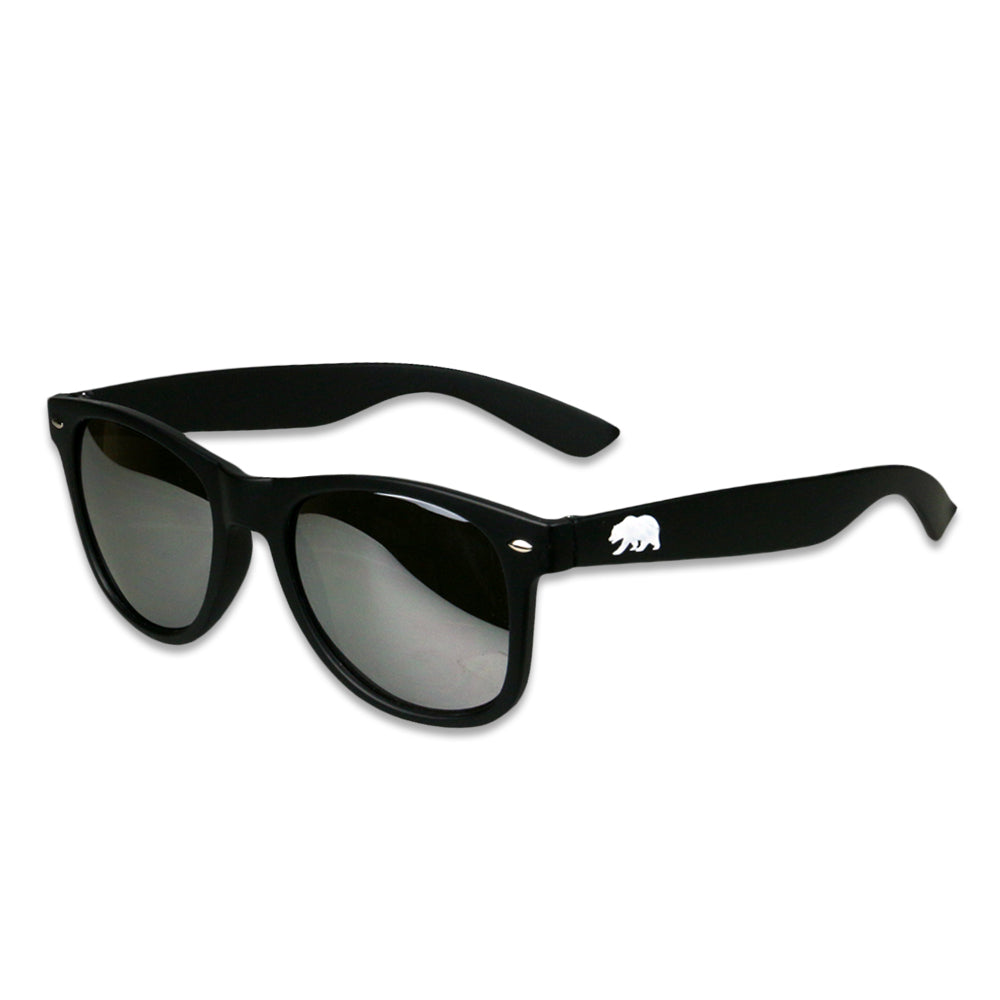 Gafas de sol negras mate con lentes espejados plateados