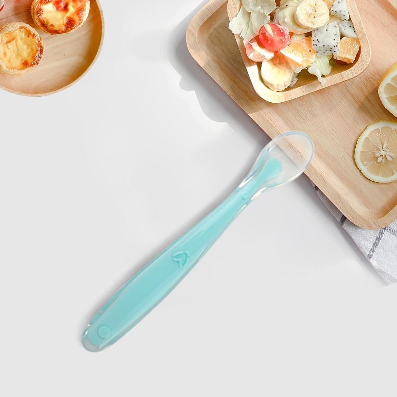 Cuillère pour bébé en silicone souple avec détection de température
