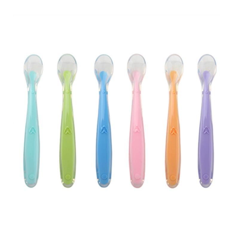 Cuillère pour bébé en silicone souple avec détection de température