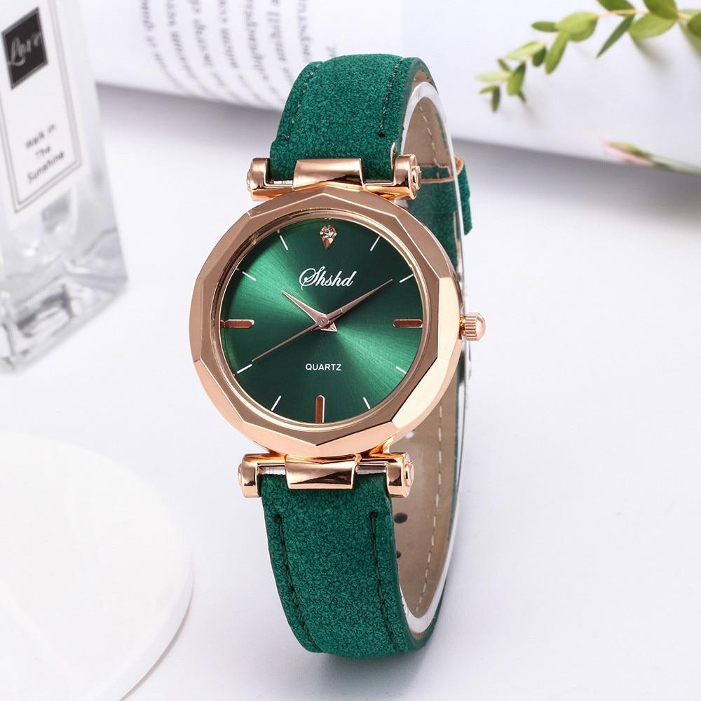 Montre en cuir ornée de rhinestones pour femmes
