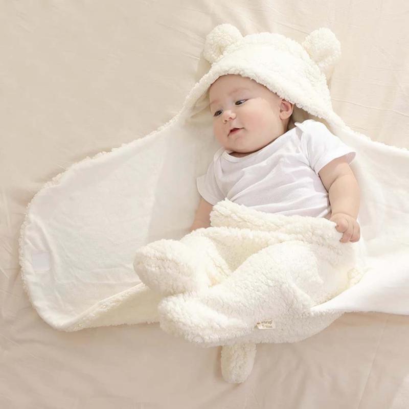 Couverture d'emmaillotage d'hiver pour bébé avec oreilles d'ours en cartoon