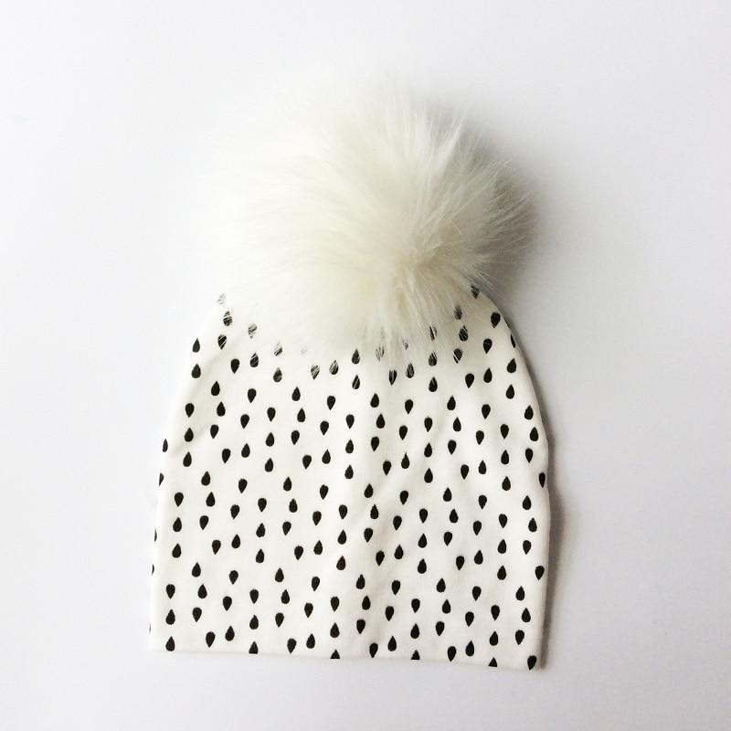 Chapeau de bébé moderne de luxe avec pompon pour l'automne et l'hiver