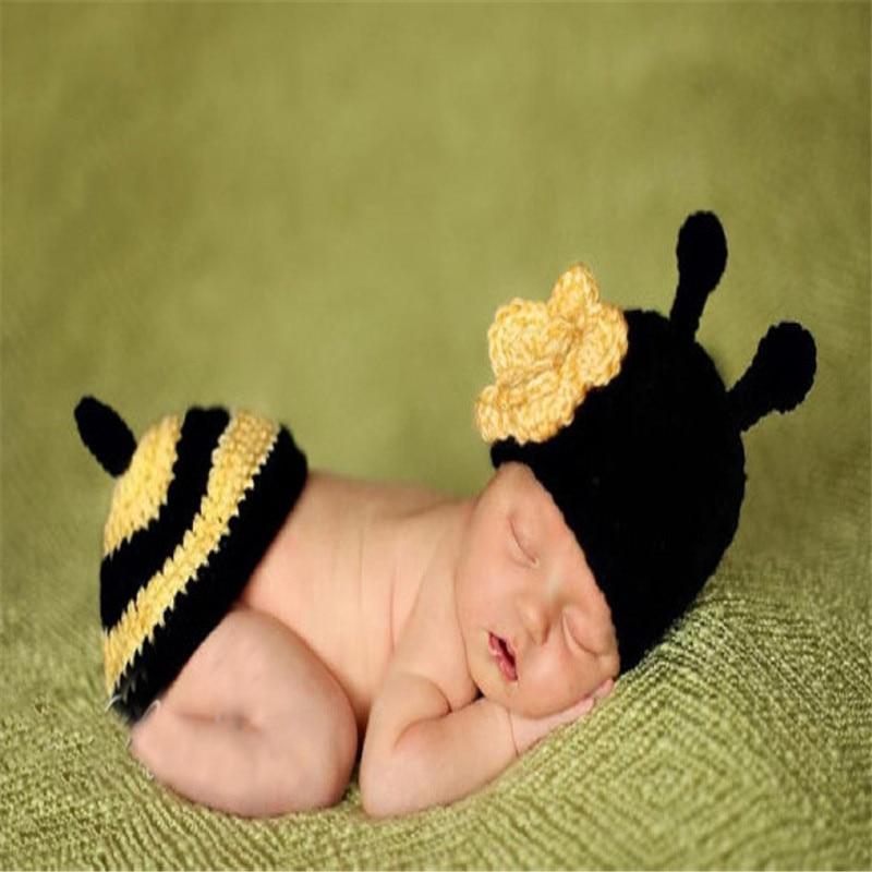Ensemble de bonnet et pyjama en tricot fait main pour nouveau-nés