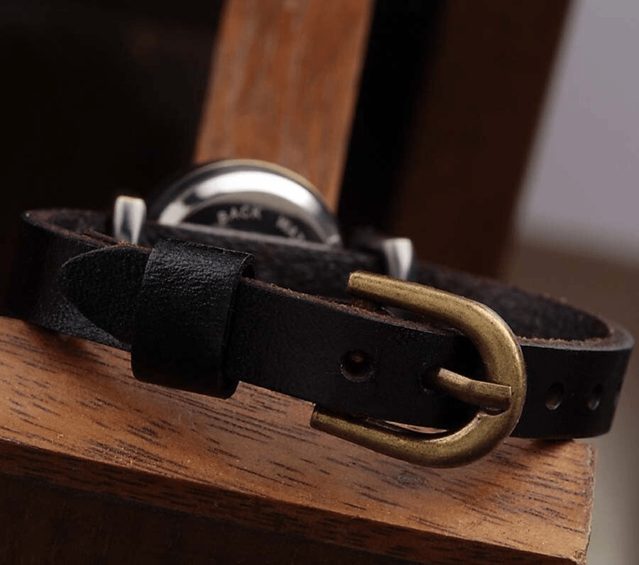 Montre en cuir vintage pour femmes avec cadran noir
