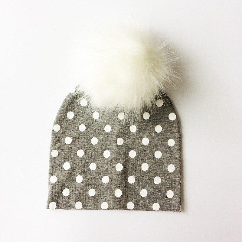 Chapeau de bébé moderne de luxe avec pompon pour l'automne et l'hiver