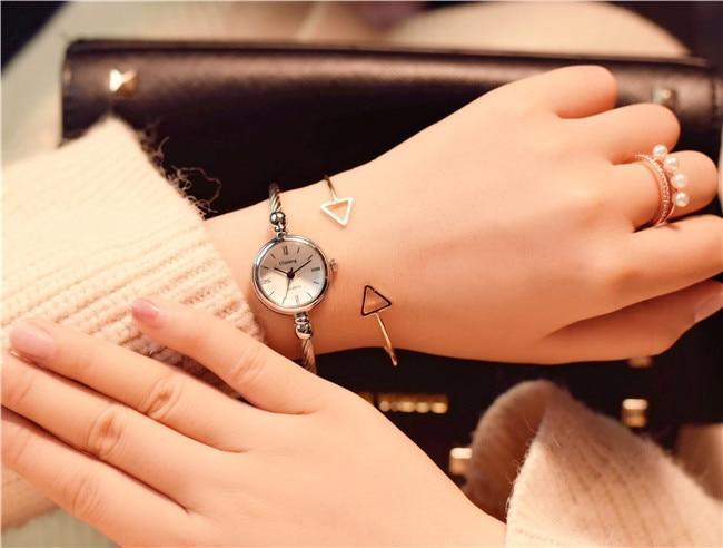 Montre Bangle en Or Rose Élégante pour Femmes