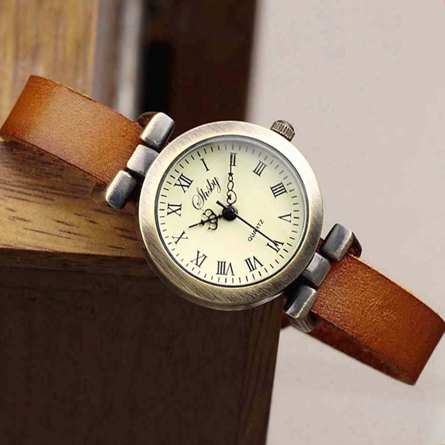 Montre en cuir vintage pour femmes avec cadran noir