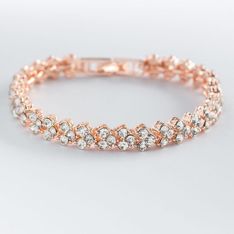 Elegant Rose Gold Bracelet with Crystal Heart Charm