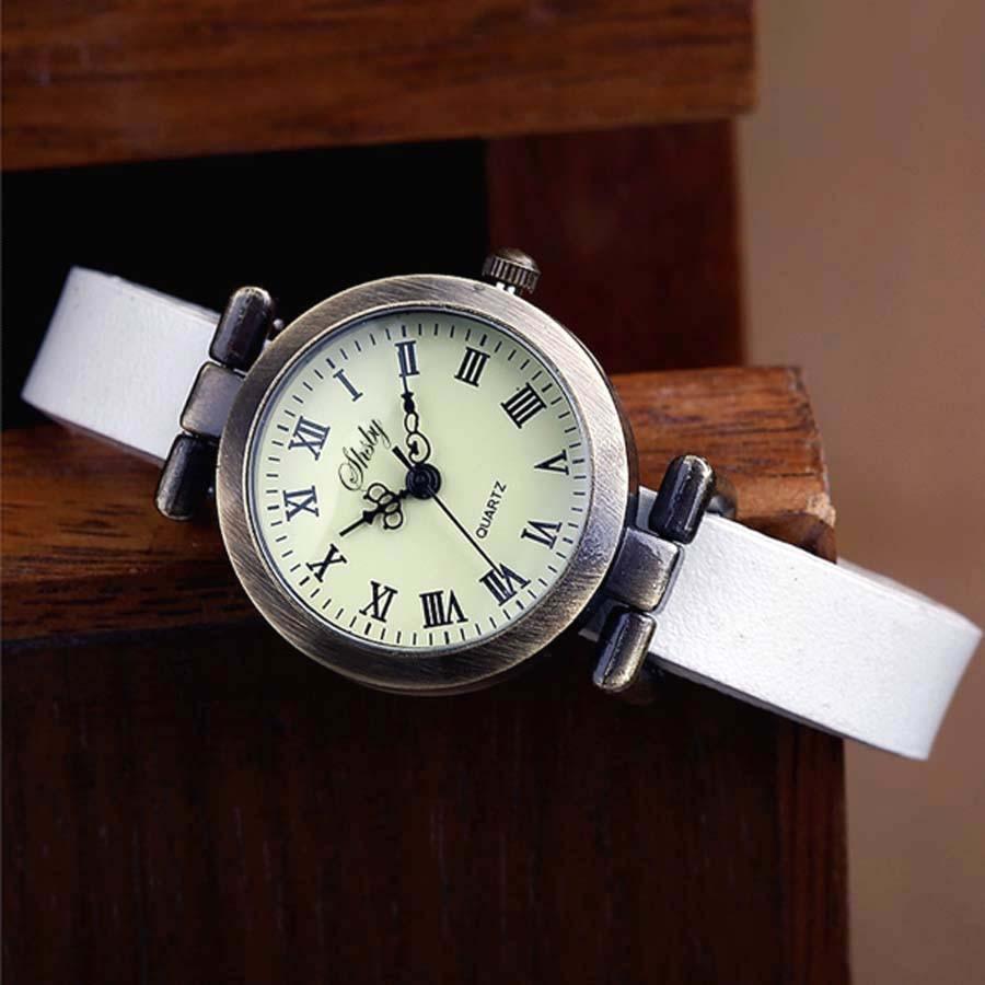 Montre en cuir vintage pour femmes avec cadran noir
