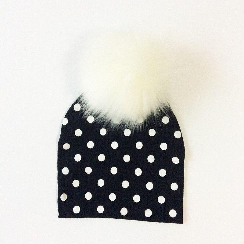 Chapeau de bébé moderne de luxe avec pompon pour l'automne et l'hiver