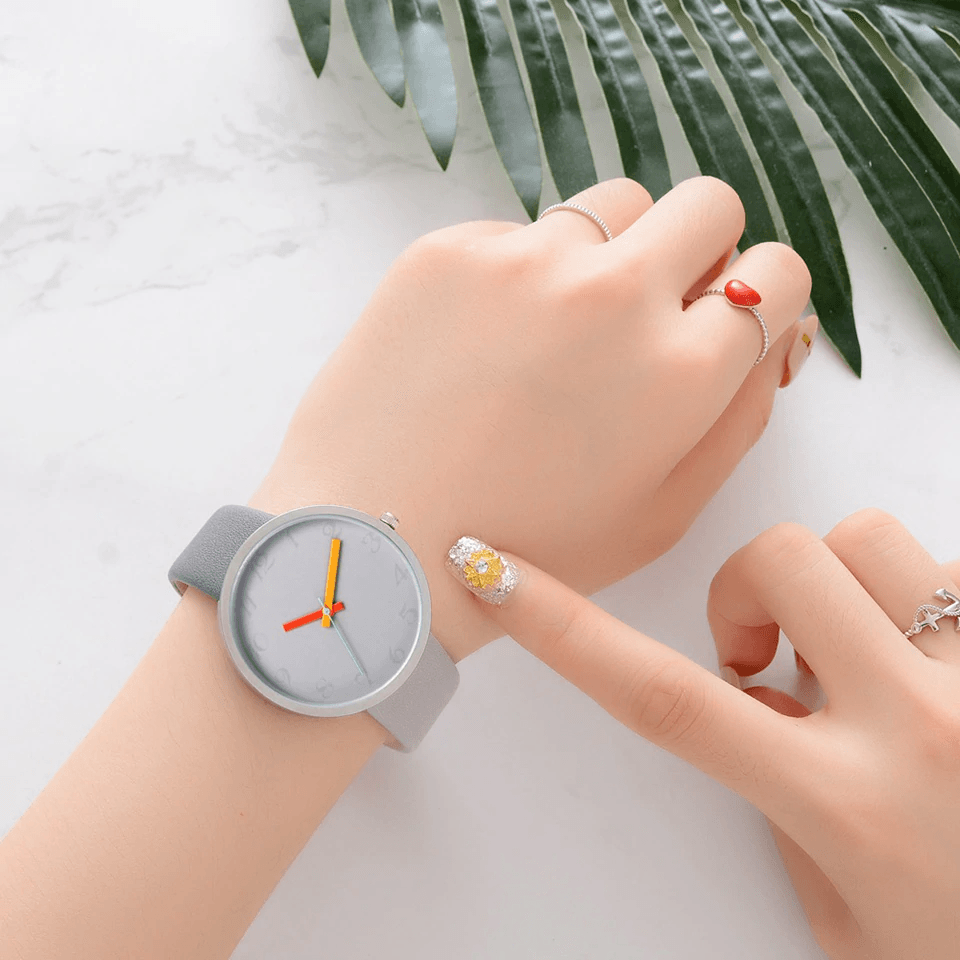 Montre à Quartz Contrastée Grise Moderne pour Femmes et Hommes