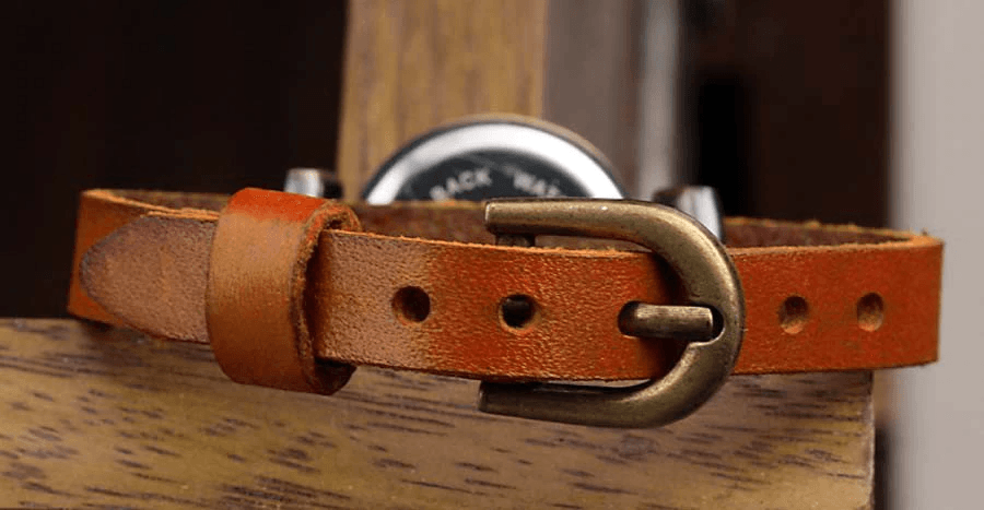 Montre en cuir vintage pour femmes avec cadran noir
