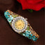 Montre de luxe pour femmes en or élégant avec émail coloré et strass