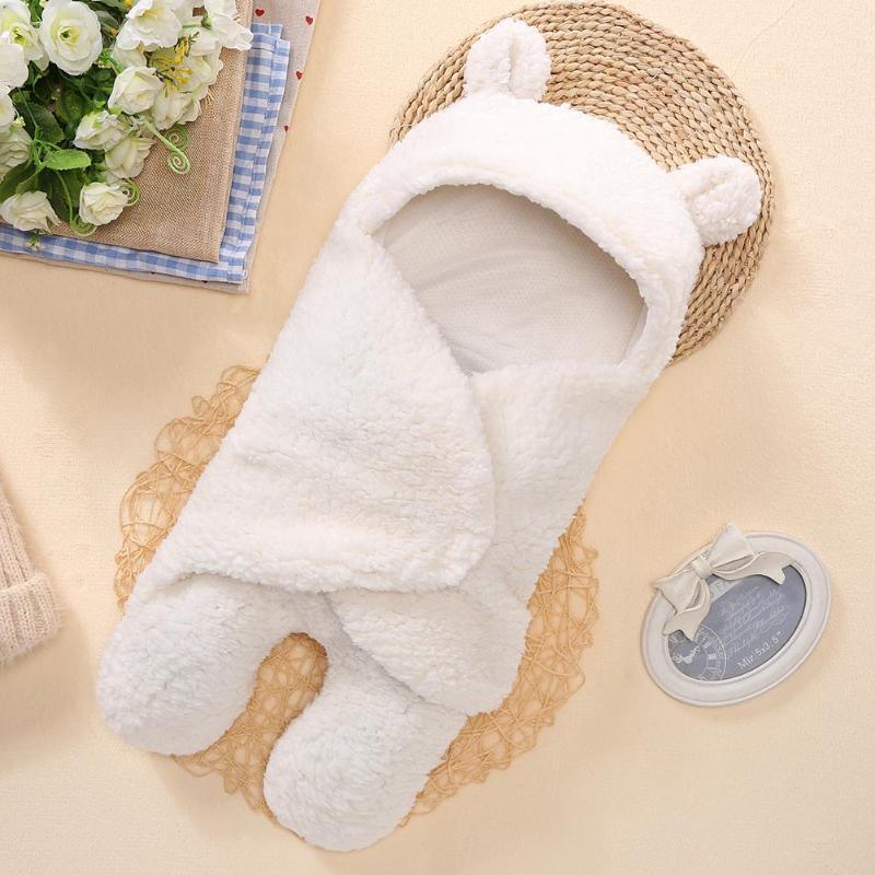 Couverture d'emmaillotage d'hiver pour bébé avec oreilles d'ours en cartoon