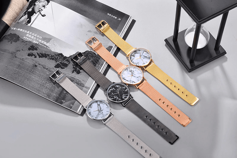 Montre de poignet pour femmes en marbre rose doré de luxe
