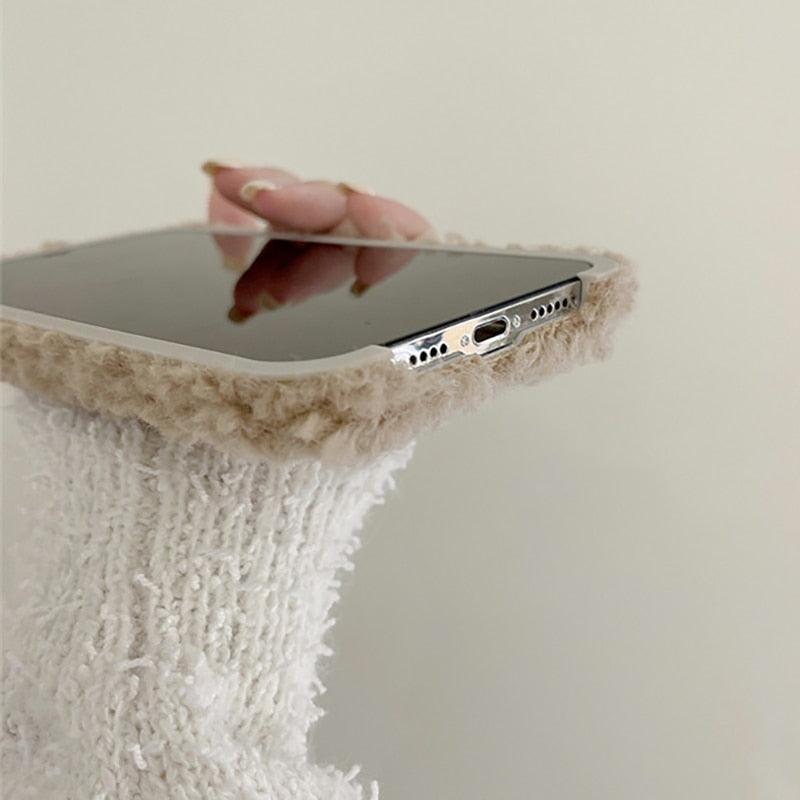 Funda de teléfono de oso marrón peludo y lindo para modelos de iPhone