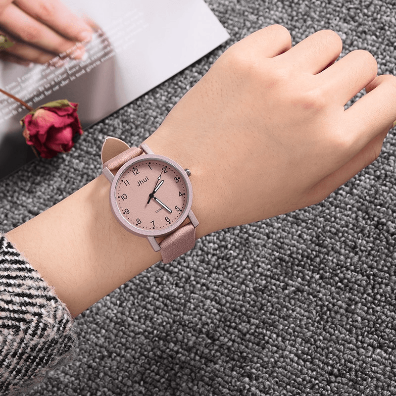 Montre en cuir élégante pour femmes