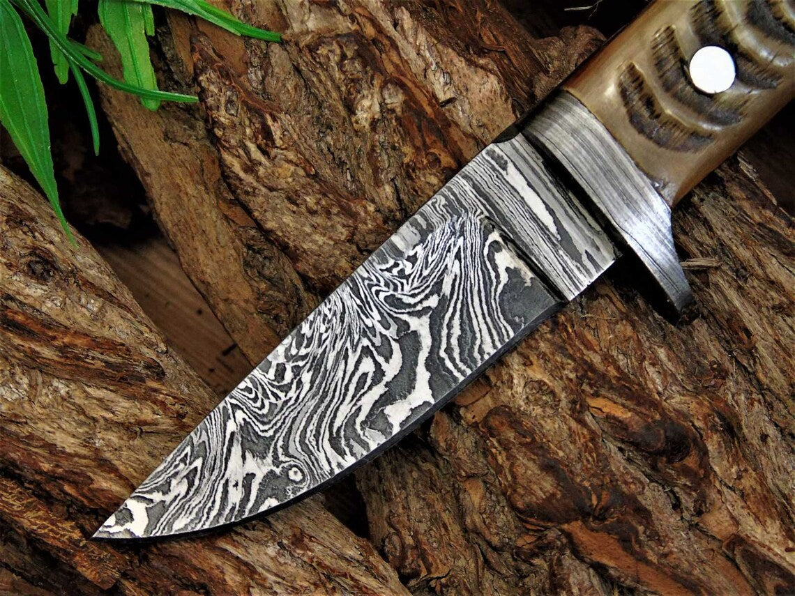 Artisan Crafted Damascus Steel Skinning Knife with Sheep Horn Handle - 8-Inch Blade and Leather Sheath for Hunters - Korvel