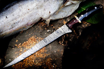 Cuchillo fileteador de Damasco premium de 13" hecho a mano, mango de cuerno de búfalo y palisandro con funda de cuero.