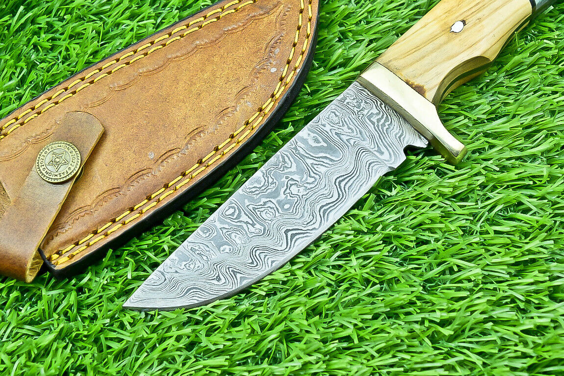 Artisan Damascus Steel Hunting Knife – Olive Wood & Resin Grip with Leather Sheath - Korvel
