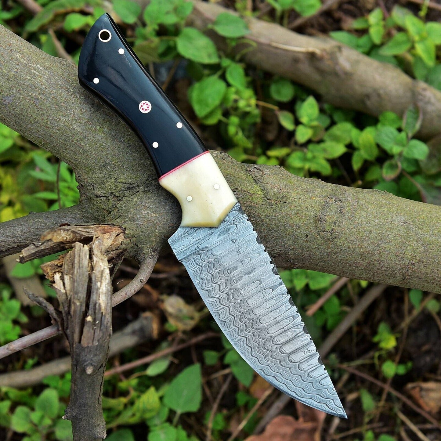 Premium Custom Skinning Knife - Exquisite Damascus Steel & Unique Handle Design - Korvel