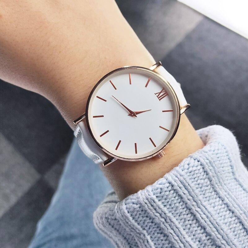 Montre Quartz en Cuir Élégante pour Femmes STEVVEX