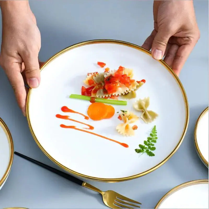 Ensemble de Plateaux à Dîner en Porcelaine Blanche à Bord Doré Mat