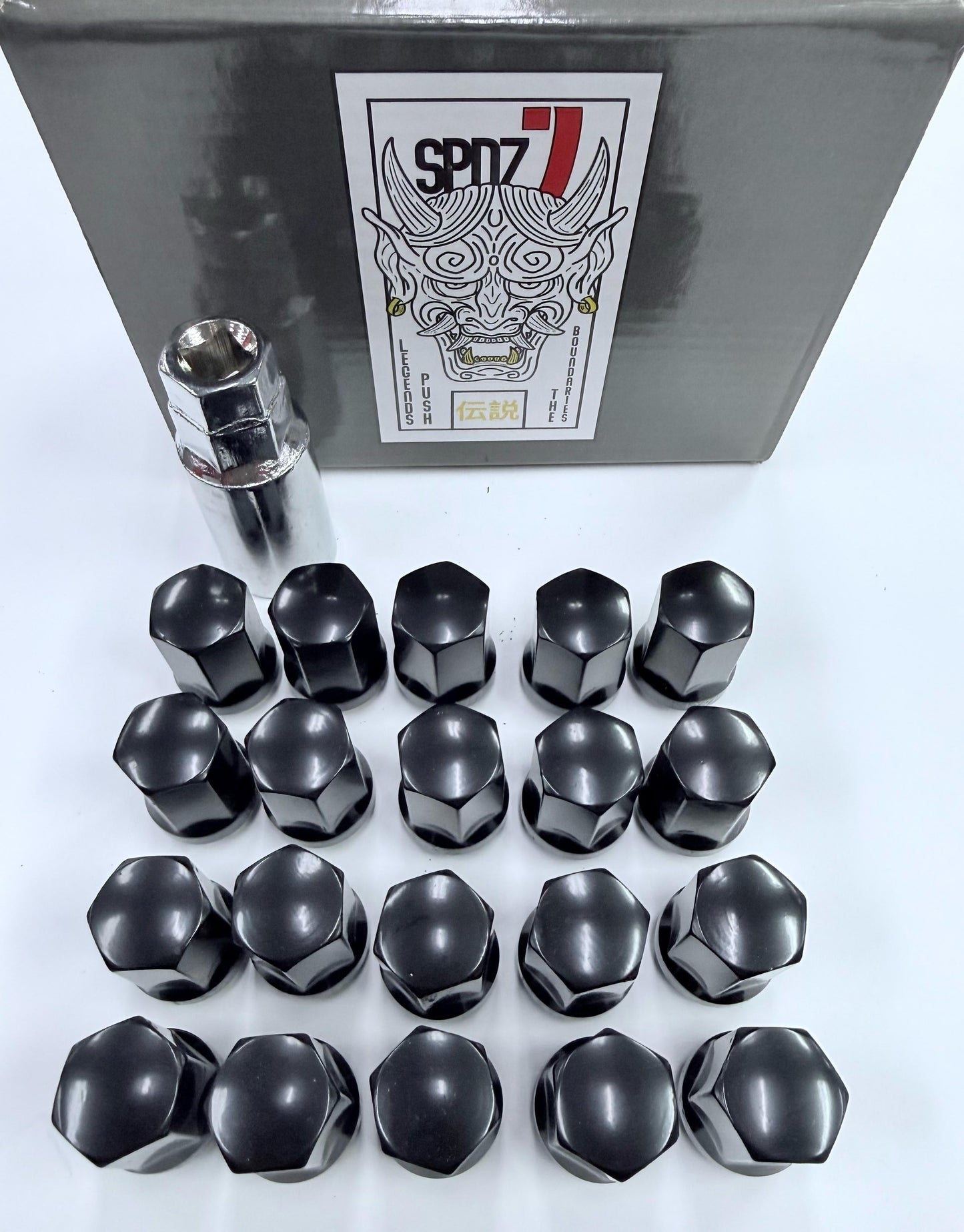 SPDZ1 14x1.5 Thin Wall Closed-End Lug Nuts with Installation Socket