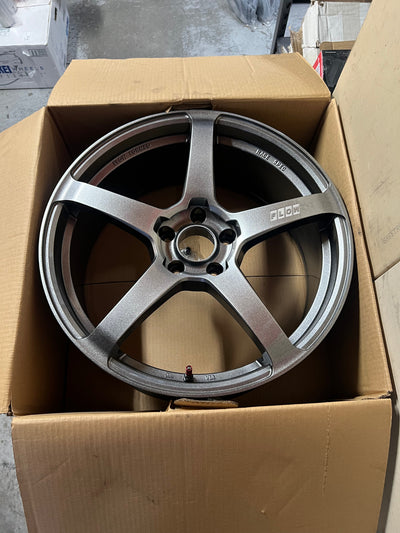 Flow One F5 20x8.5 ET32 Gloss Gunmetal Silver Wheels