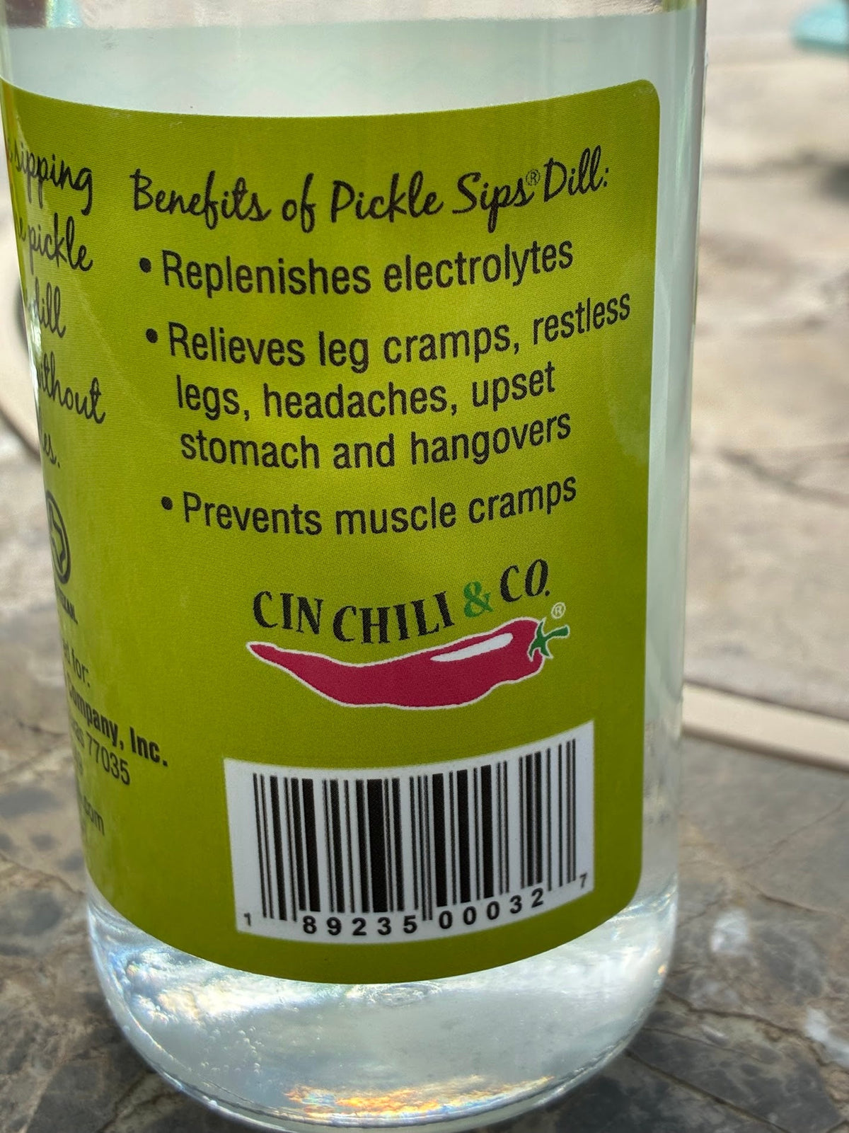 Jugo de pepinillos Pickle Sips™: auténtico sabor a eneldo en una botella de 283 ml