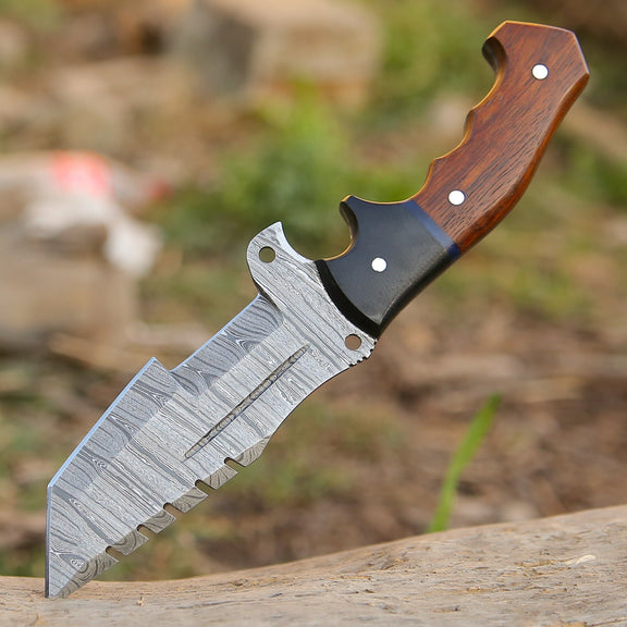 Tracker Scout – Exquisite Handmade Damascus Steel Knife with Premium Rosewood & Buffalo Horn Handle - Korvel