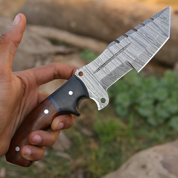 Tracker Scout – Exquisite Handmade Damascus Steel Knife with Premium Rosewood & Buffalo Horn Handle - Korvel