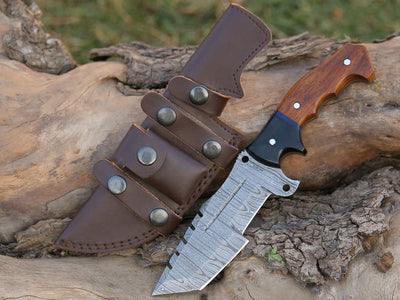 Tracker Scout – Exquisite Handmade Damascus Steel Knife with Premium Rosewood & Buffalo Horn Handle - Korvel