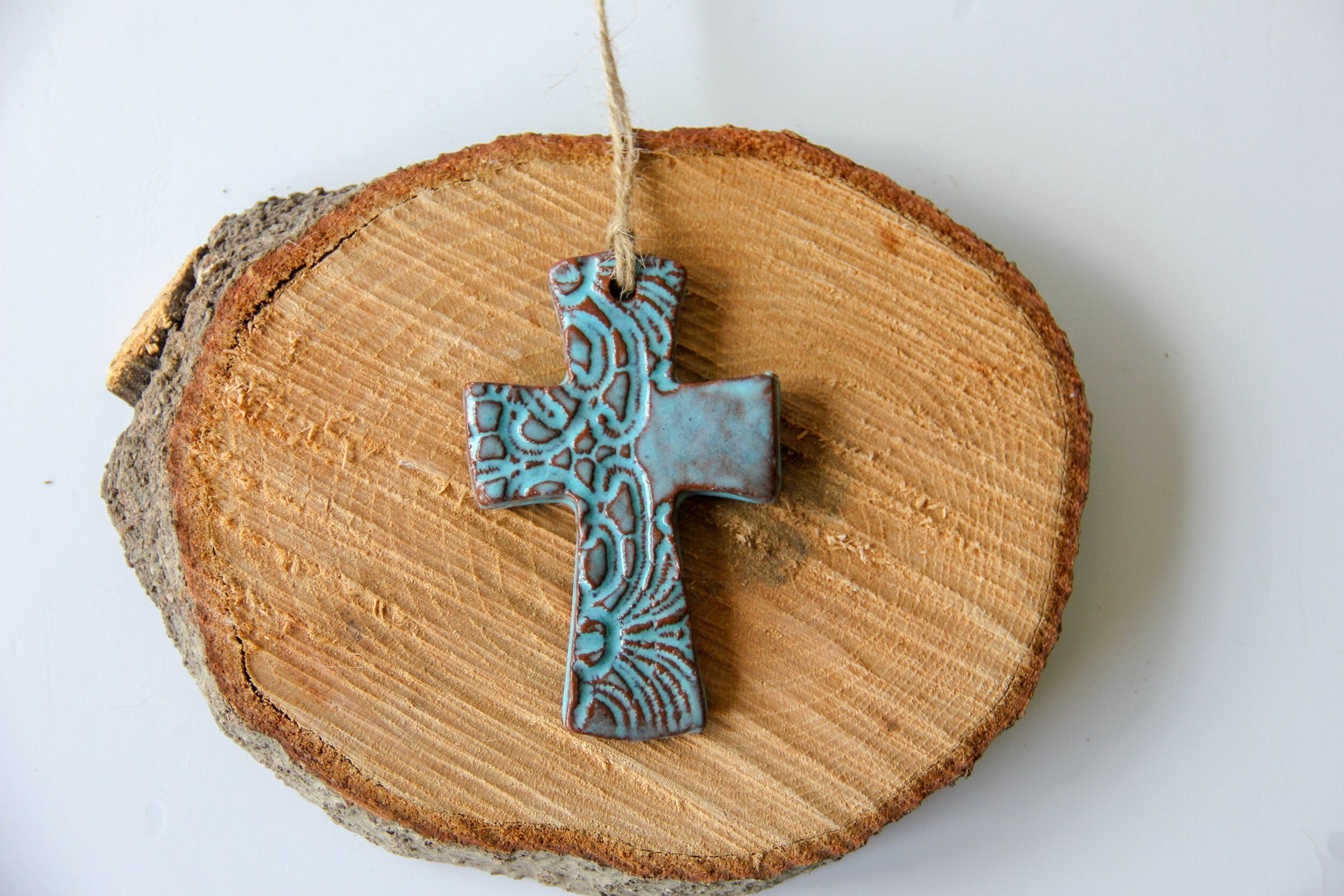Lace-Embellished Flared Cross Ornament - Korvel